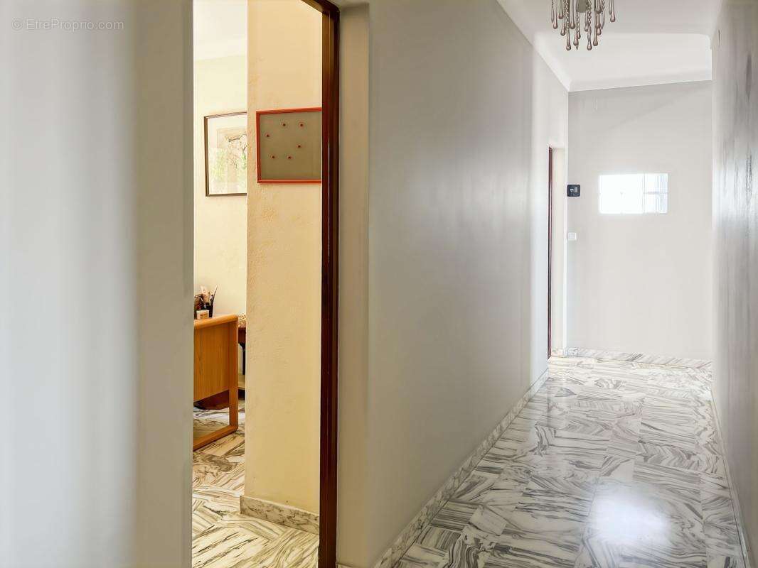 Maison À Vendre composée de 2 appartements (3 et 4 pièces) - photo 7