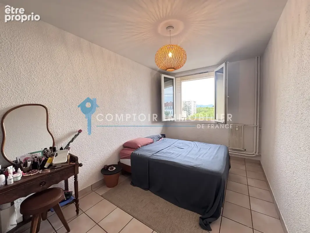Appartement T5 avec balcon vue Vercors - À vendre à Romans-sur-Isère - Dpt Drôme (26) - photo 11