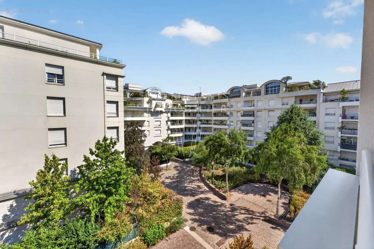 Appartement à COURBEVOIE