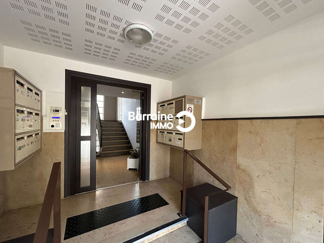 Barraine Immo - A VENDRE - PZ00LM2-TH : Appartement T6 centre-ville de Brest 133m² - photo 17