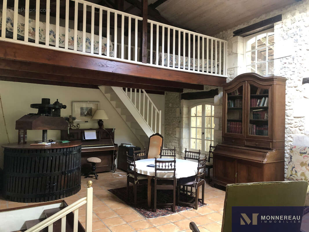 Maison à BARBEZIEUX-SAINT-HILAIRE