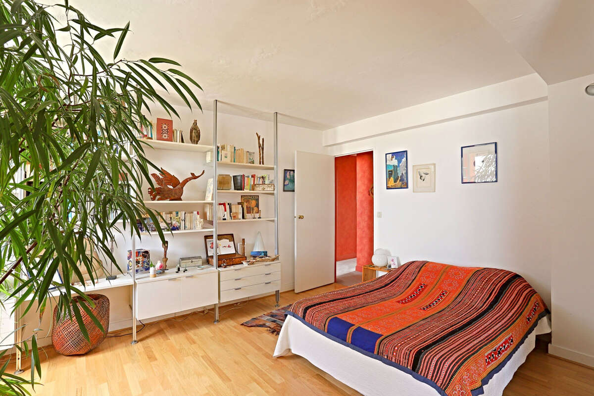 Appartement à PARIS-14E