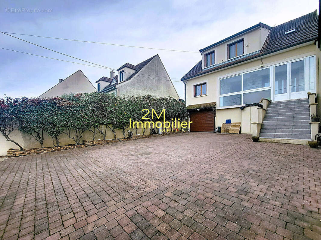 Maison à VAUX-LE-PENIL