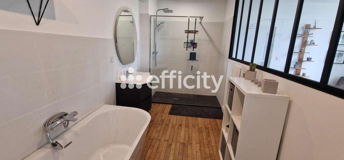 Maison à SAINT-GENIS-D&#039;HIERSAC