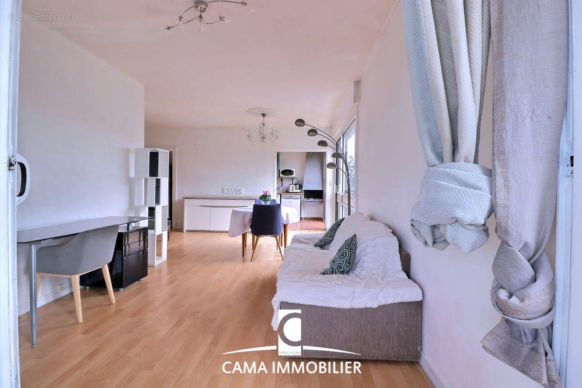 Appartement à FONTENAY-LE-FLEURY