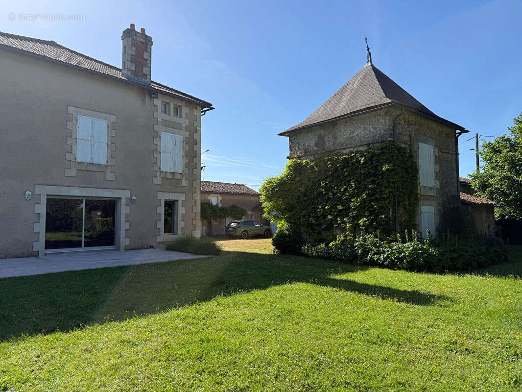 Maison à LA VILLEDIEU-DU-CLAIN