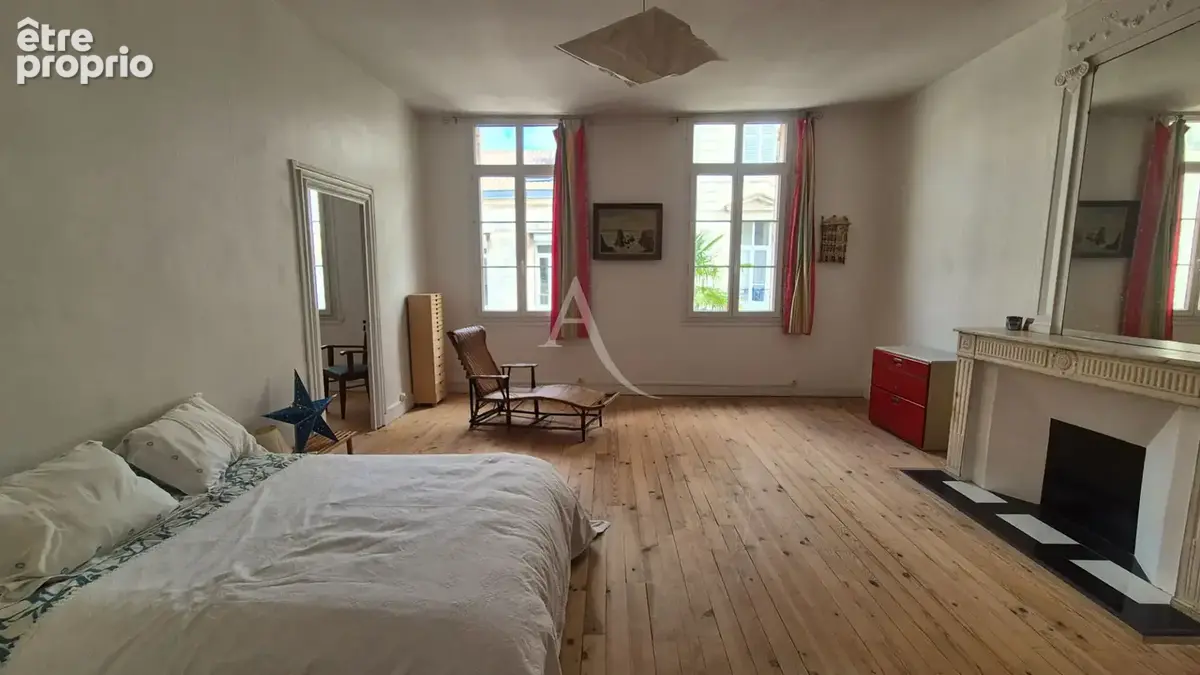 Appartement à vendre Rochefort centre-ville . Proche Place Colbert . Grenier aménageable - photo 3