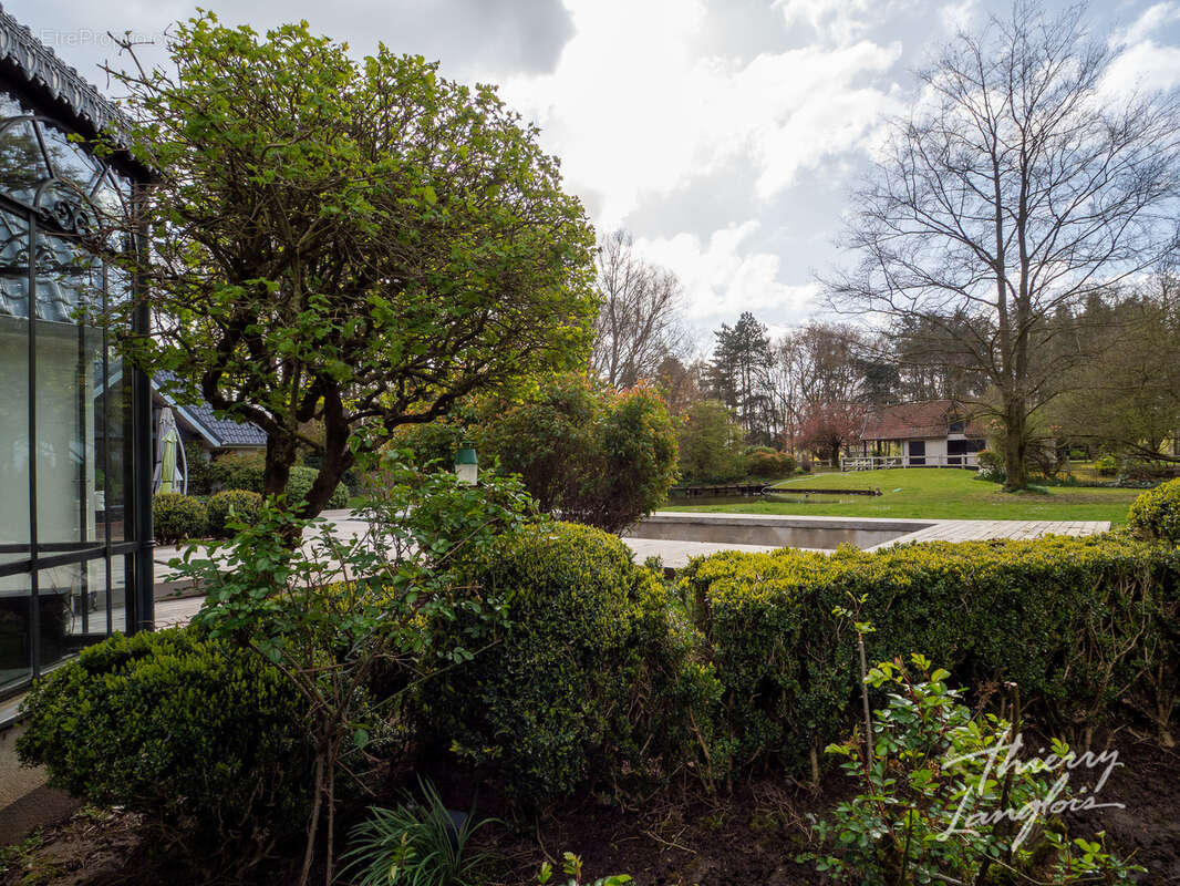 Demeure d’exception avec parc paysagé, piscine et écurie - photo 24