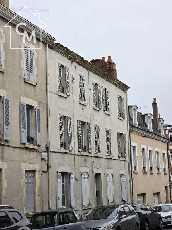 Immeuble de rapport à réhabiliter entièrement   Centre-ville de Vierzon - photo 2