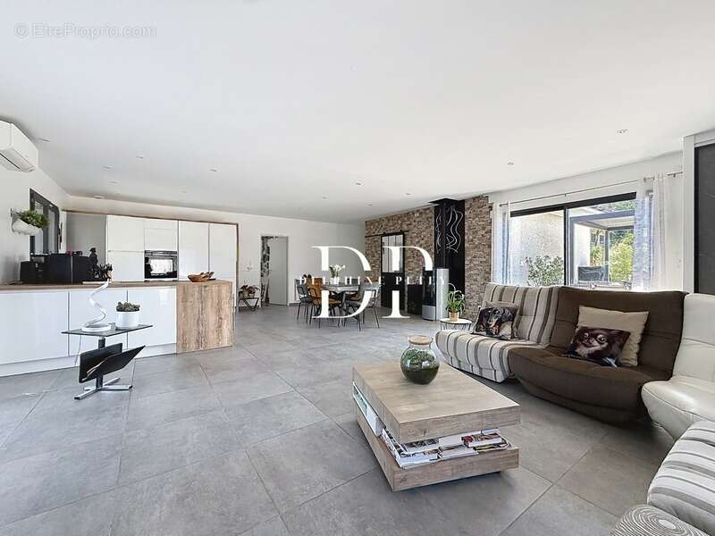 Maison à CRANVES-SALES
