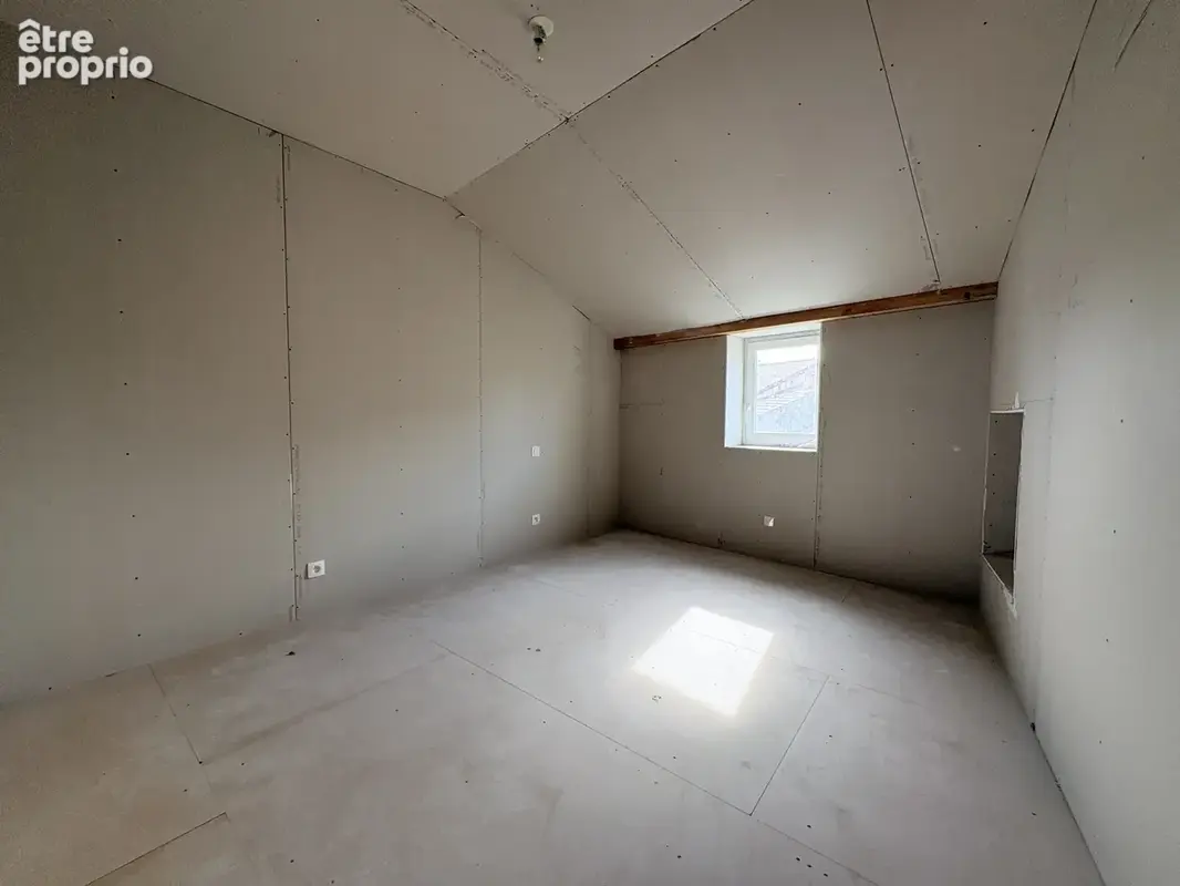 Immeuble avec local commercial loué et appartement à fort potentiel   Centre de Gannat - photo 11