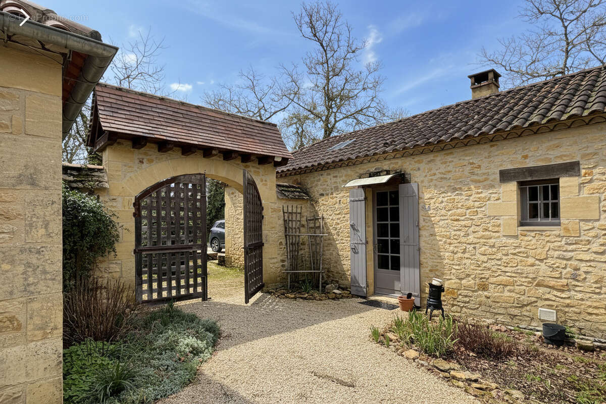 Entrée et chambre d’hôtes - Maison à PAUNAT