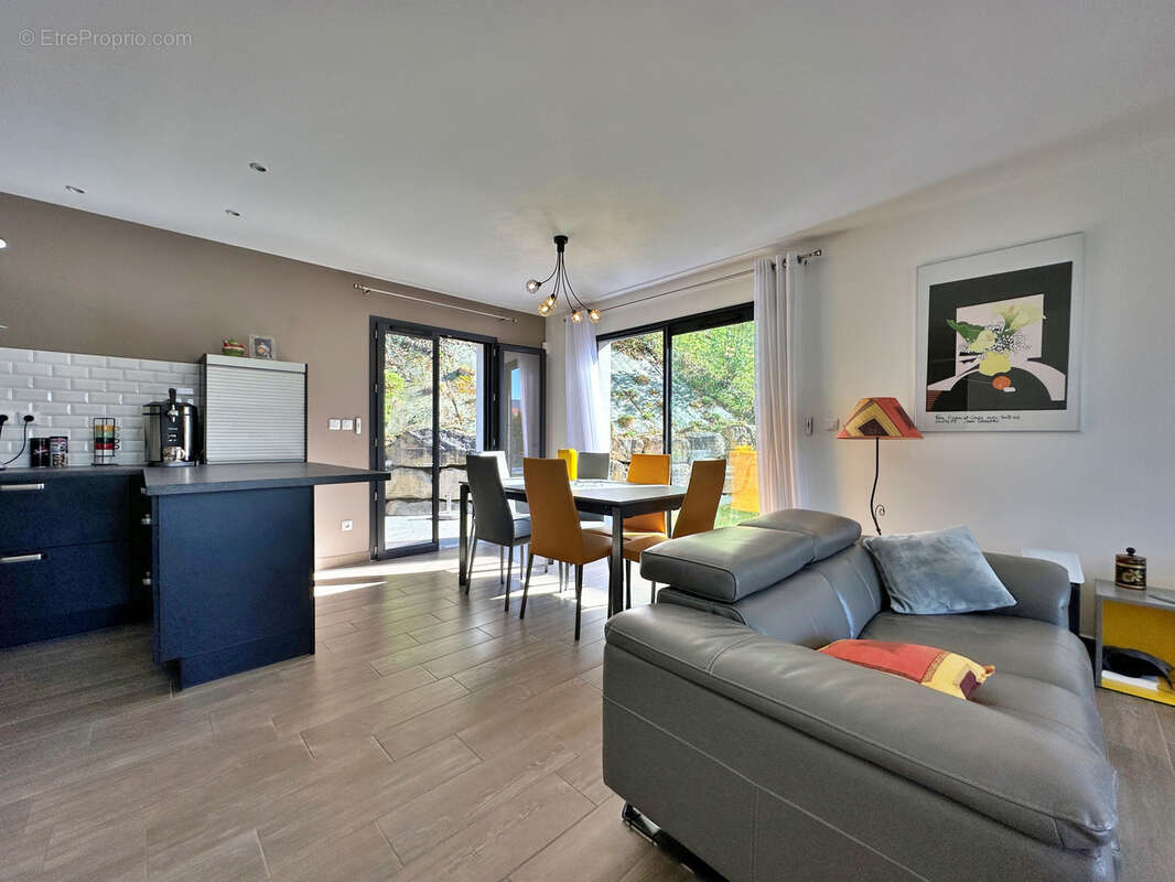 Maison à L'ISLE-D'ABEAU