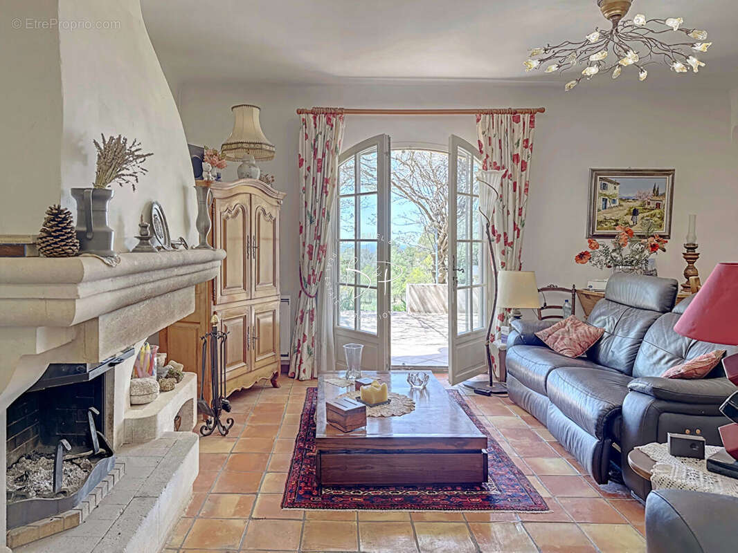 TOURTOUR A VENDRE belle propriété 5 chambres 3700 m2 de terrain - photo 6