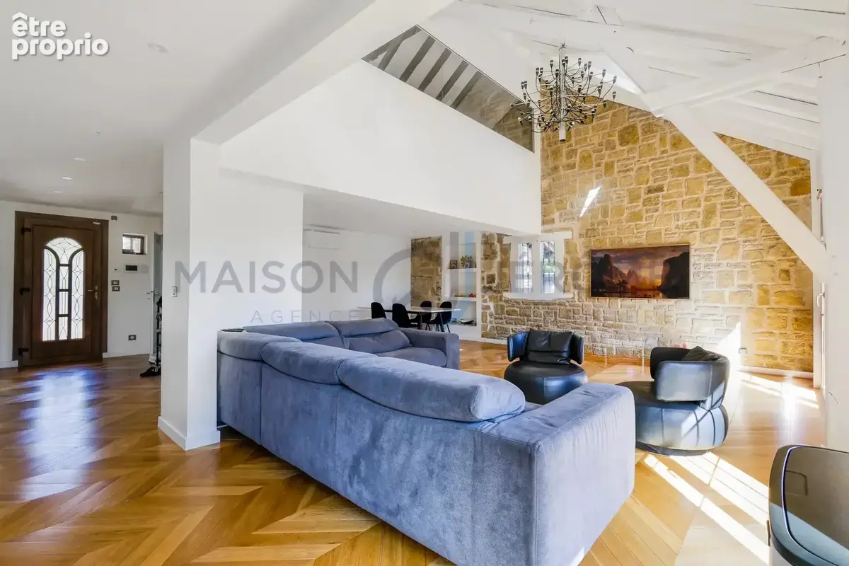 Sucy-en-brie – maison rénovée – 191,5 m² habitables – 5 chambres – séjour cathédrale – terrain de 1 021 m² - photo 3