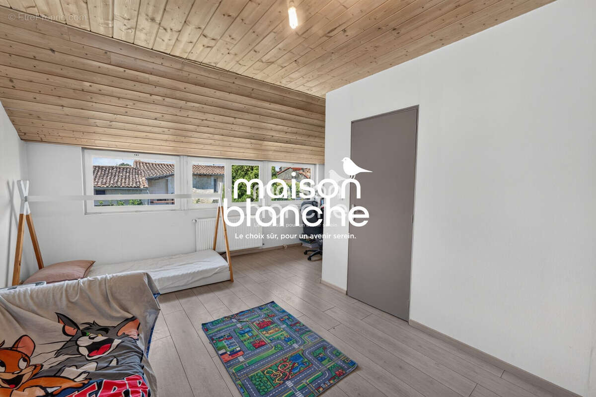 Maison 122 m² à Saint-Maixent-L'ecole  - photo 9
