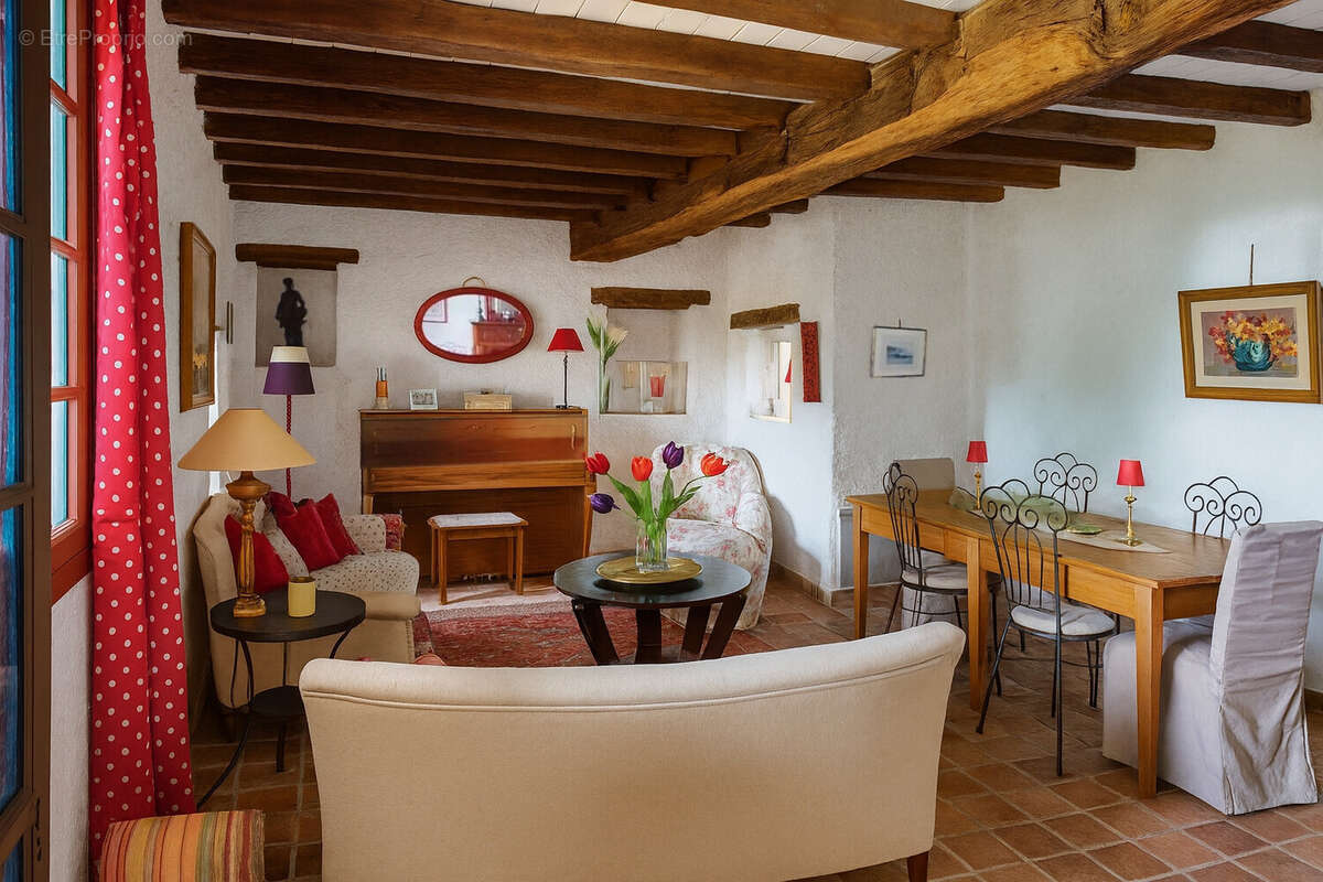 Maison à CHARETTE-VARENNES