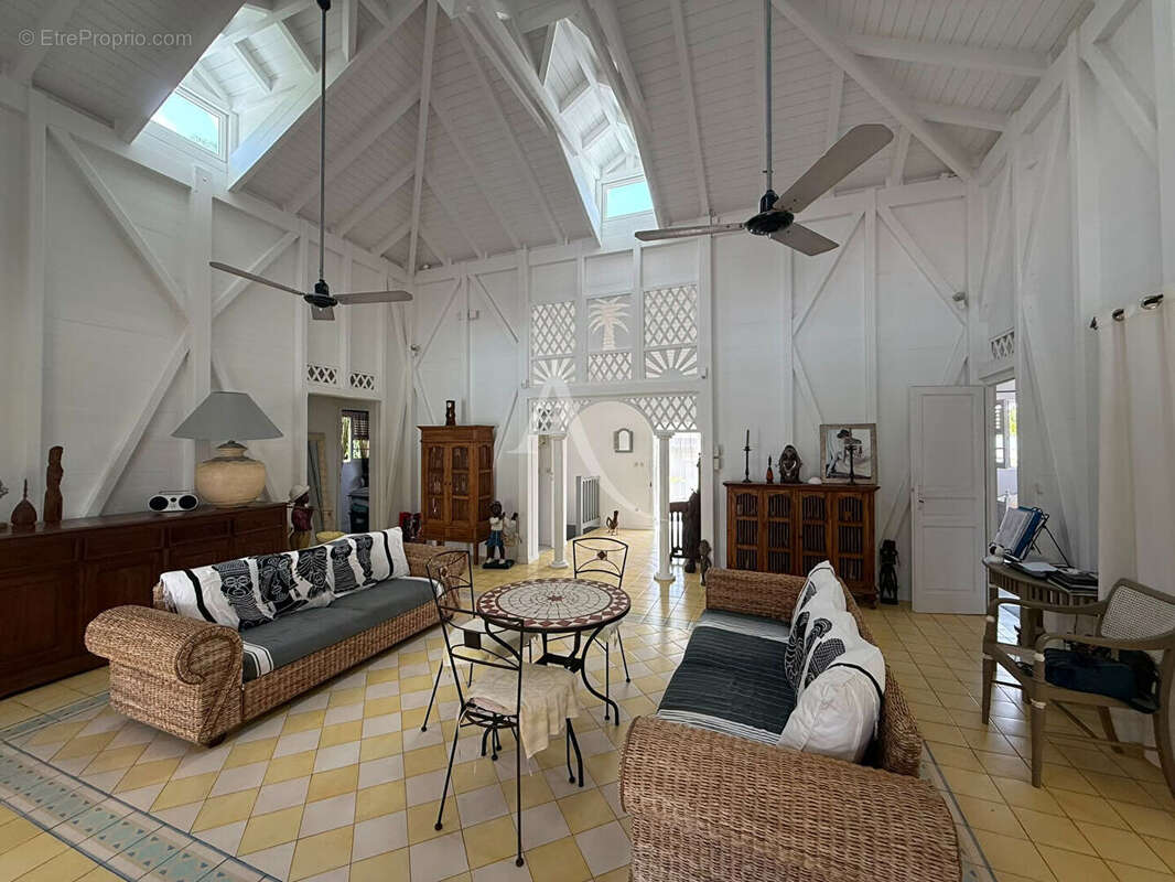 Villa à fort potentiel avec grand terrain et piscine - photo 5