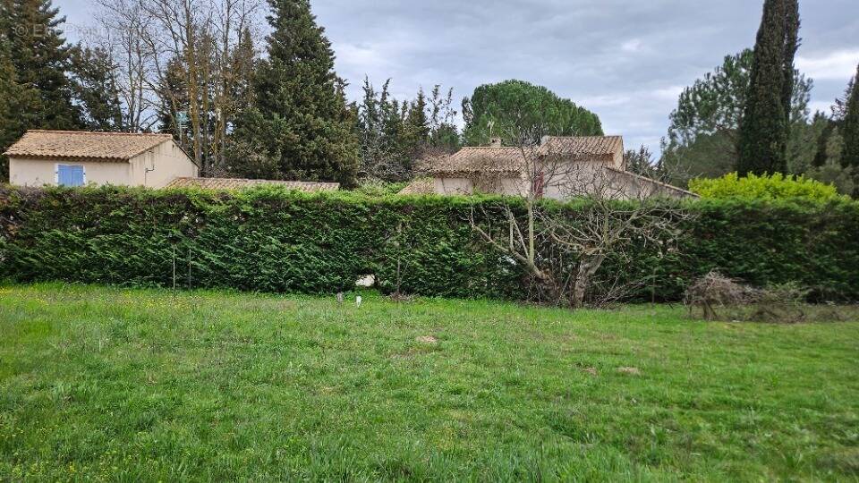 Terrain à LA TOUR-D'AIGUES