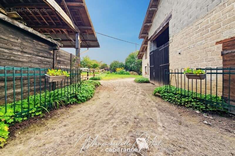 Maison à PONT-DE-VAUX