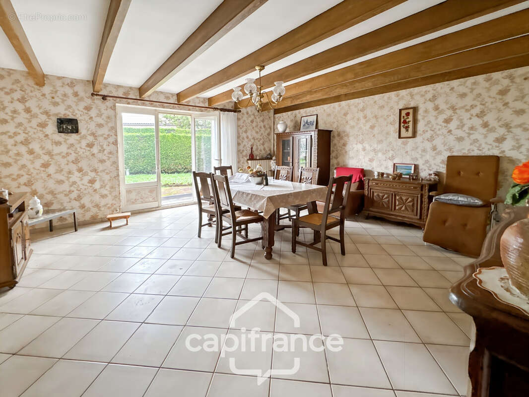 Maison à vendre maison 5 pièces dont 3 chambres VILLIERS (86) Terrain de 1028 m² avec dépendances - photo 9
