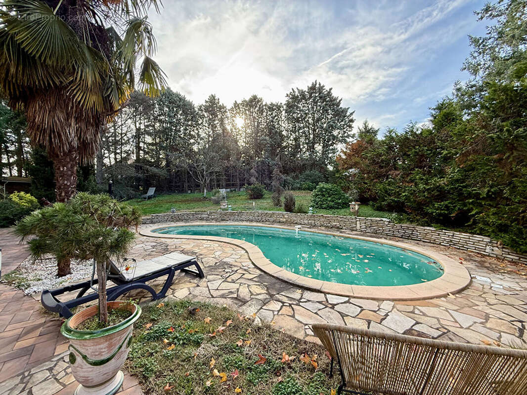 Maison à COMMELLE-VERNAY