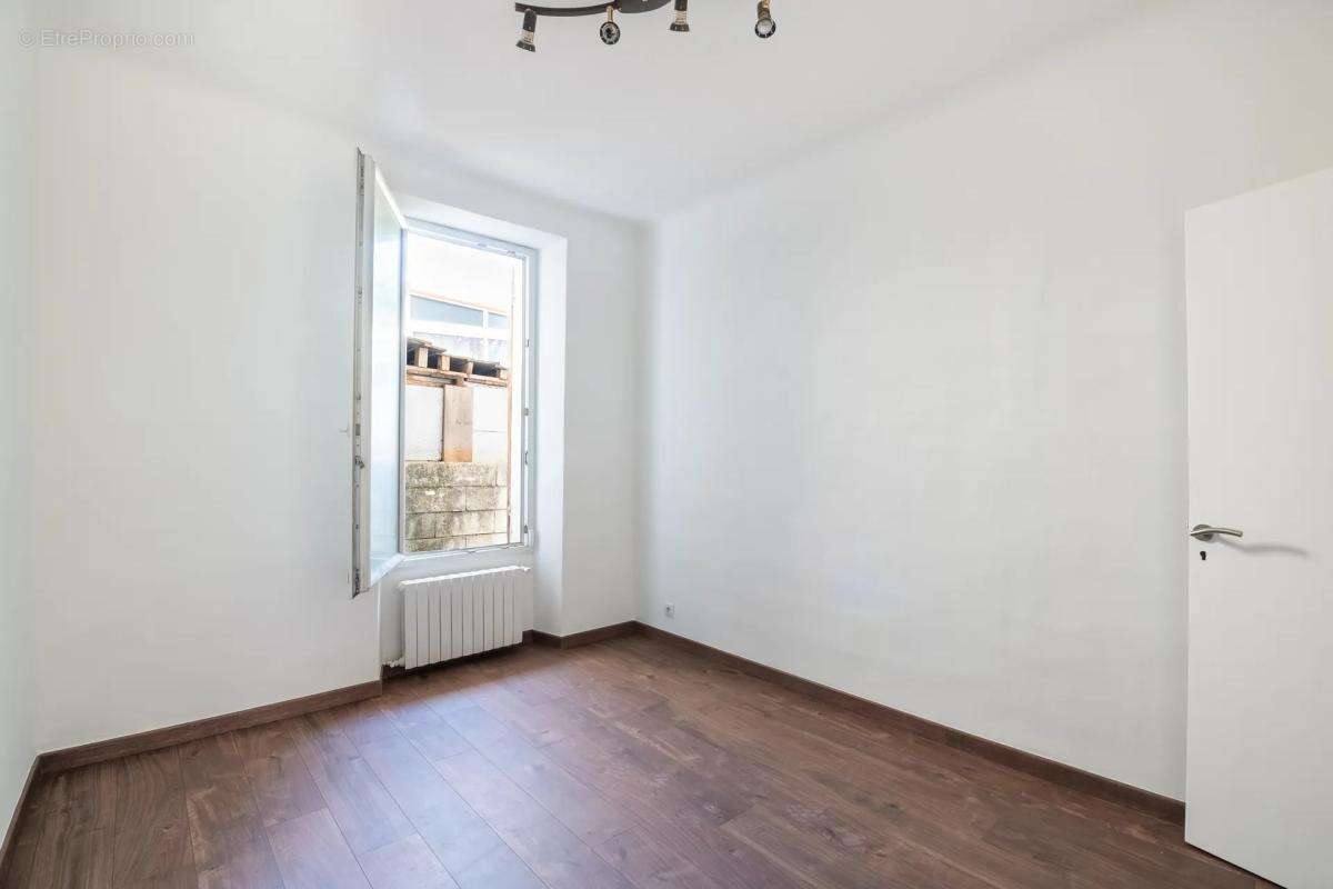 Appartement à MARSEILLE-16E