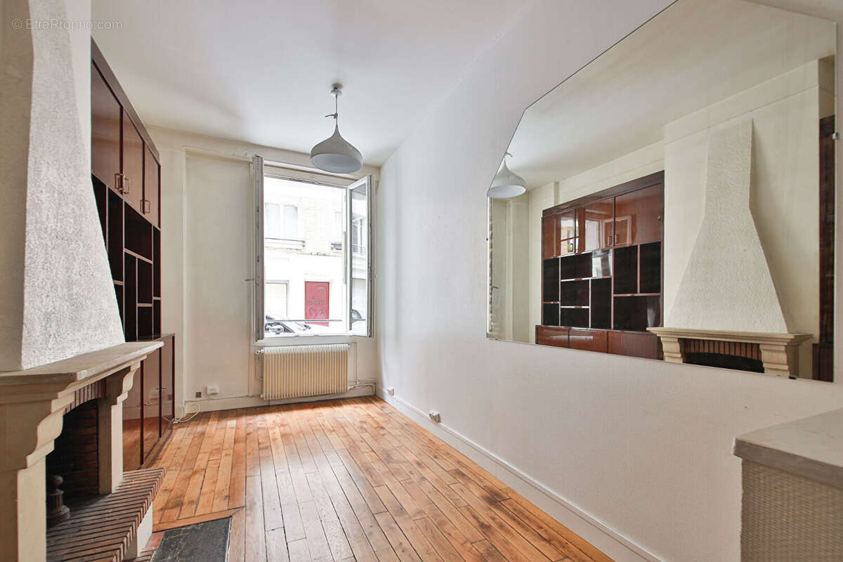 Appartement à PARIS-14E