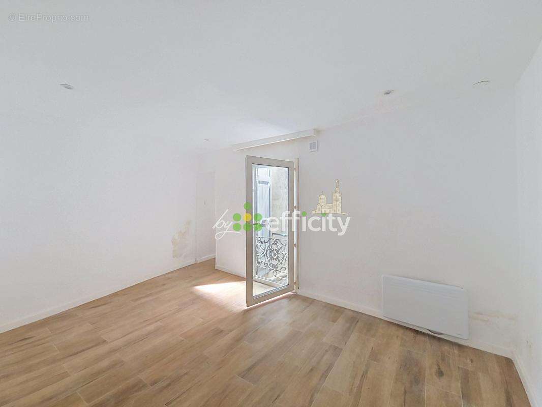 Appartement à MARSEILLE-3E