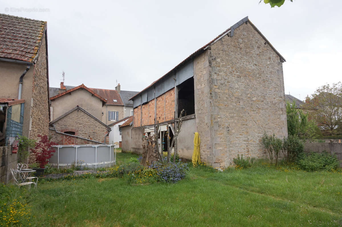 Maison à LUZY