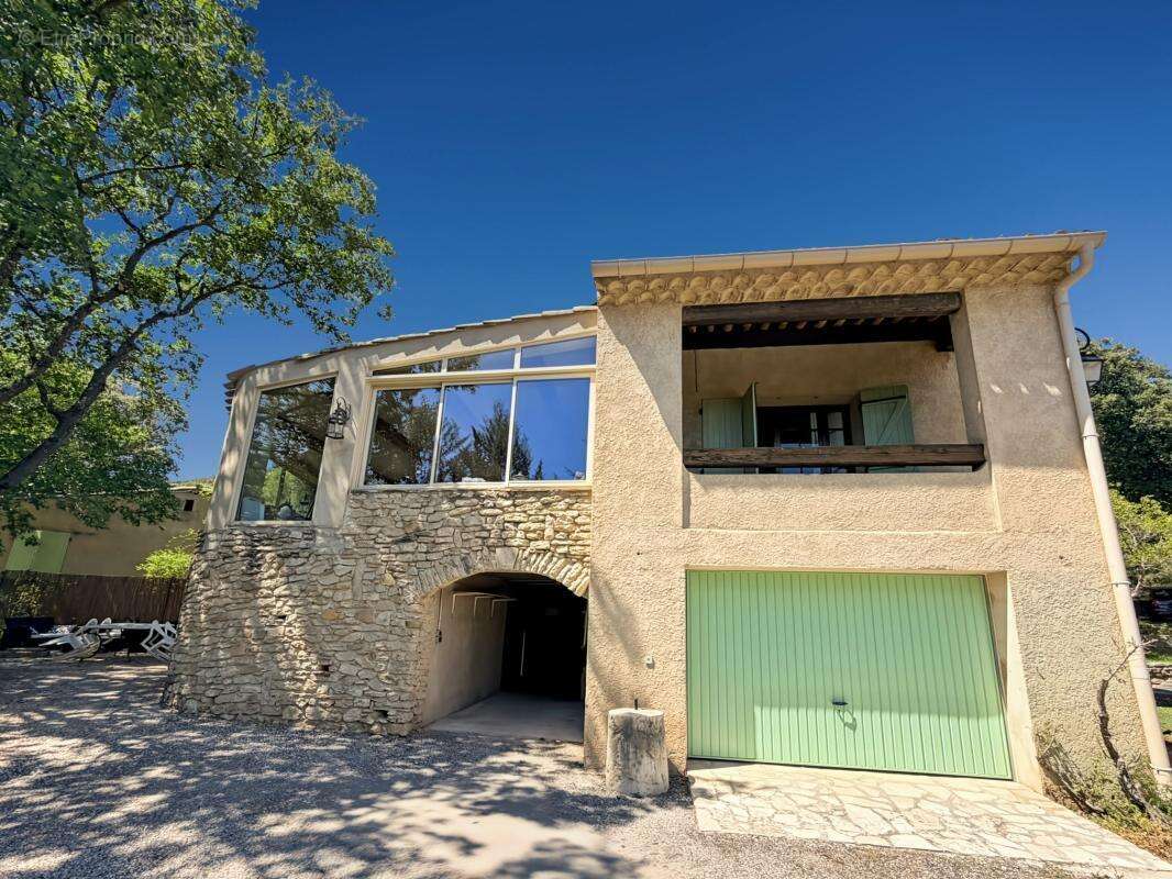 Maison familiale de 210 m² avec piscine, dans un secteur calme ! - photo 2