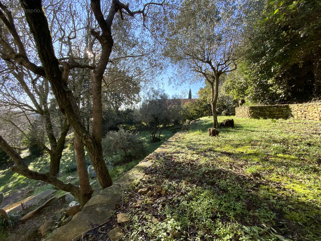 Charmante villa avec vue et terrain arboré. - photo 15