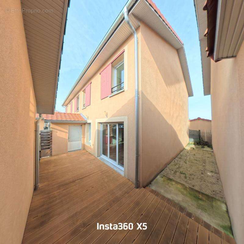 Appartement à ANTHON