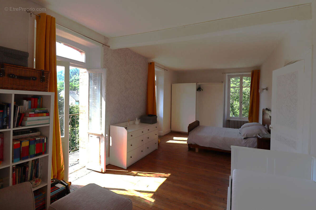 CORREZE. ST CHAMANT. Magnifique grande maison en pierre avec 5 chambres, dépendance et jardin de 3112m2. - photo 17