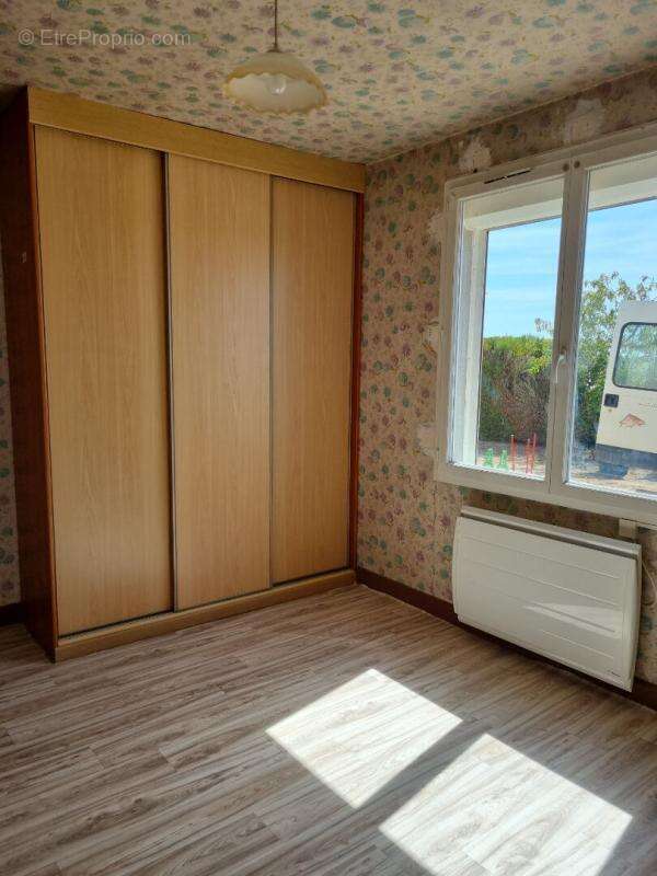 Maison salon sejour cheminee insert, 3 chambres et veranda - photo 8