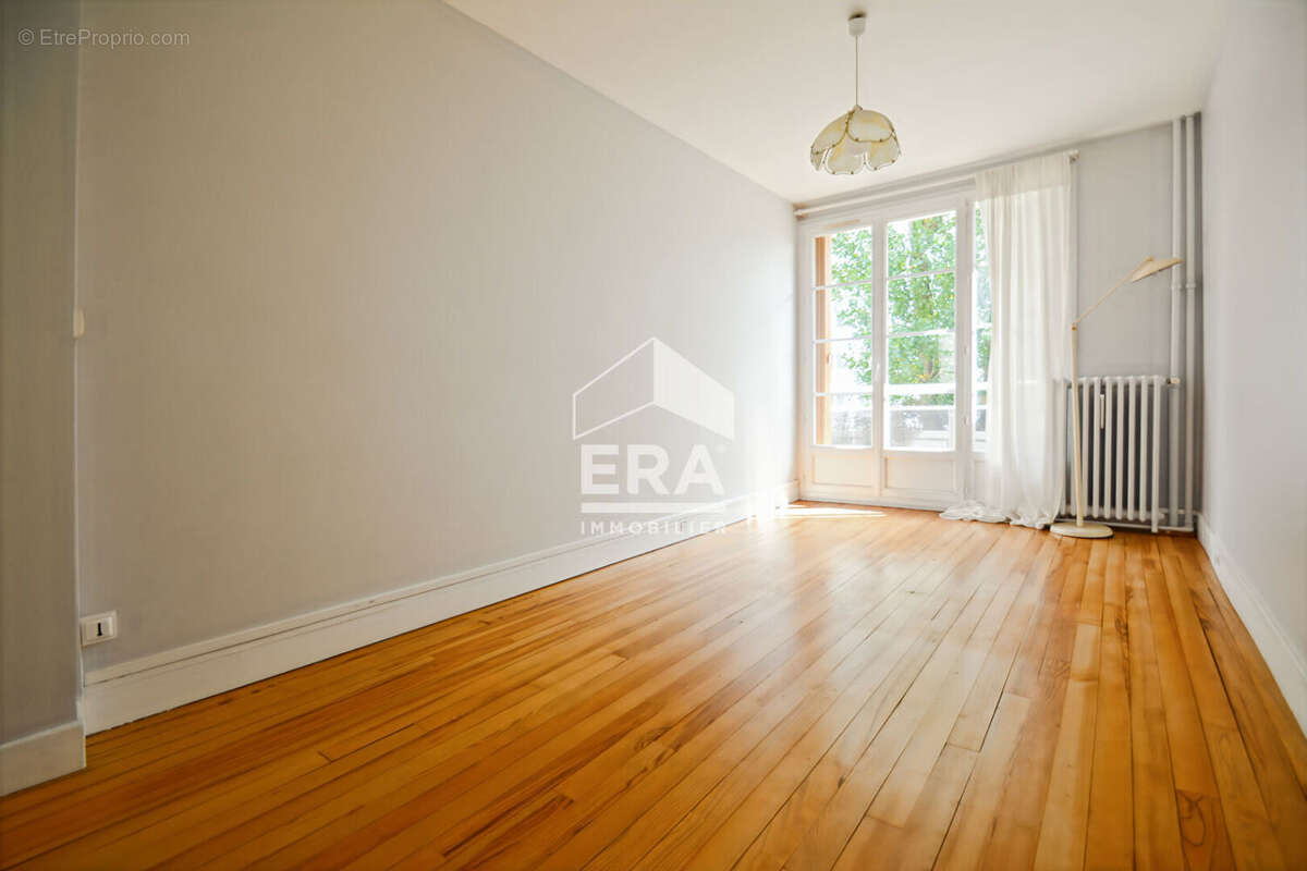 Appartement à ISSY-LES-MOULINEAUX