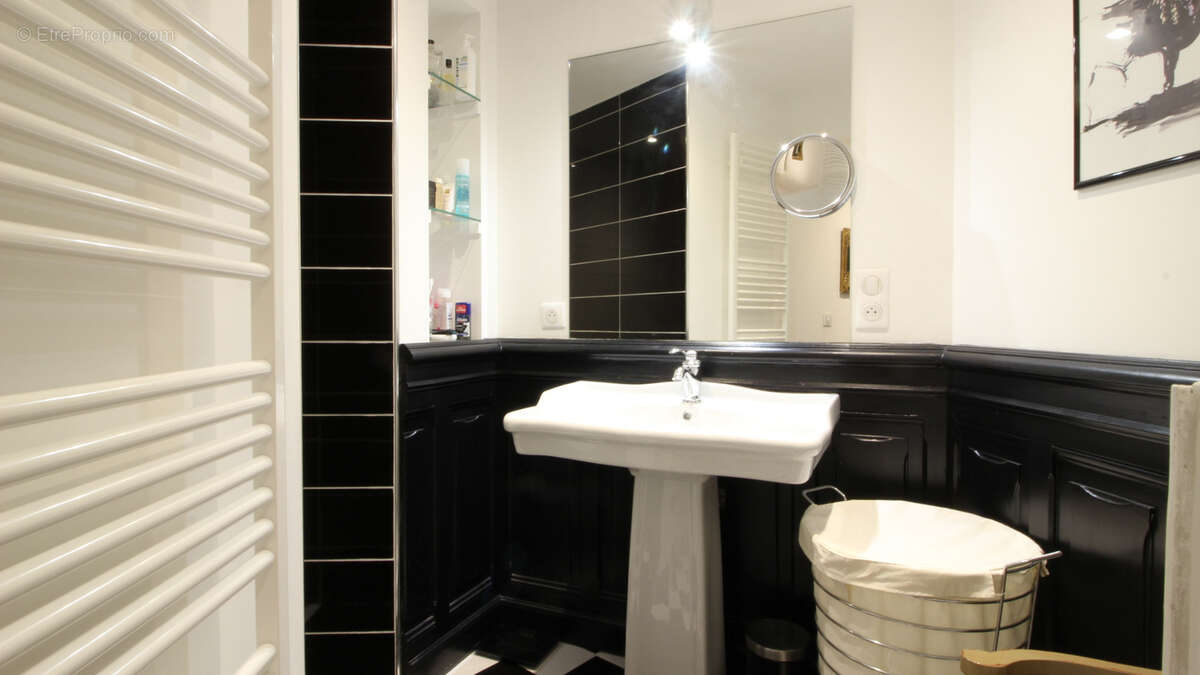 Bel appartement T2 avec ascenseur en centre-ville de Vichy avec cave et mansarde - photo 17