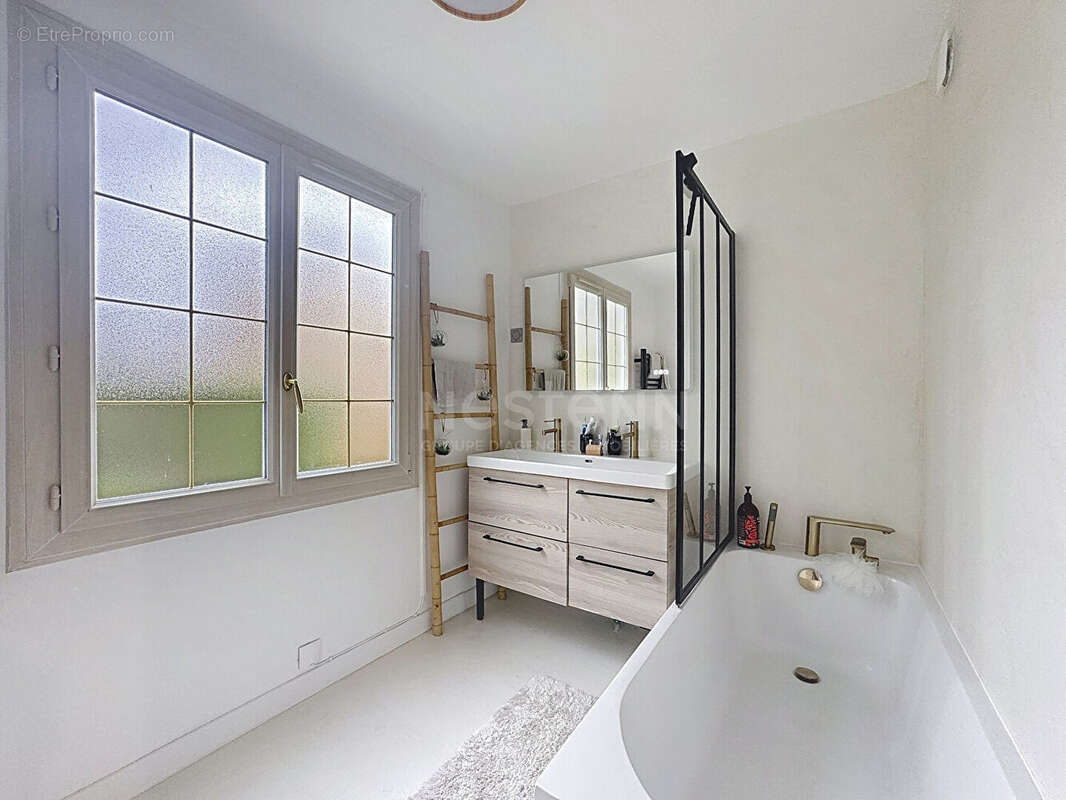 Maison à SAINT-LEU-D&#039;ESSERENT