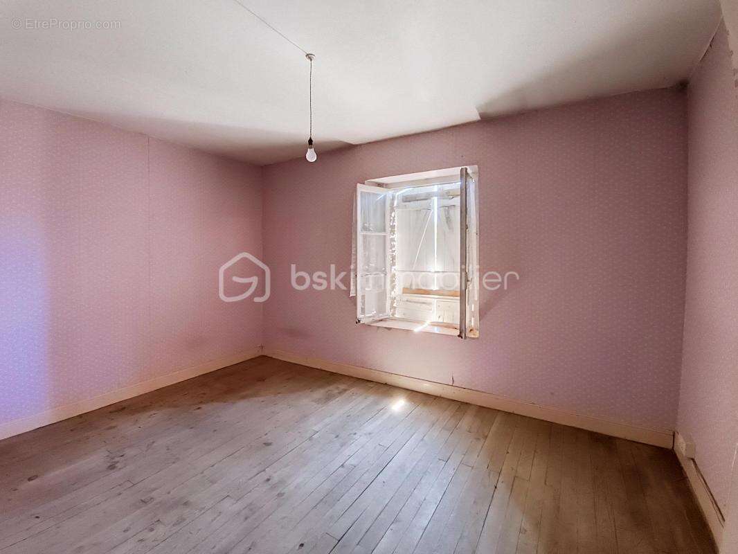 Maison a renover en deux parties avec terrain - photo 20