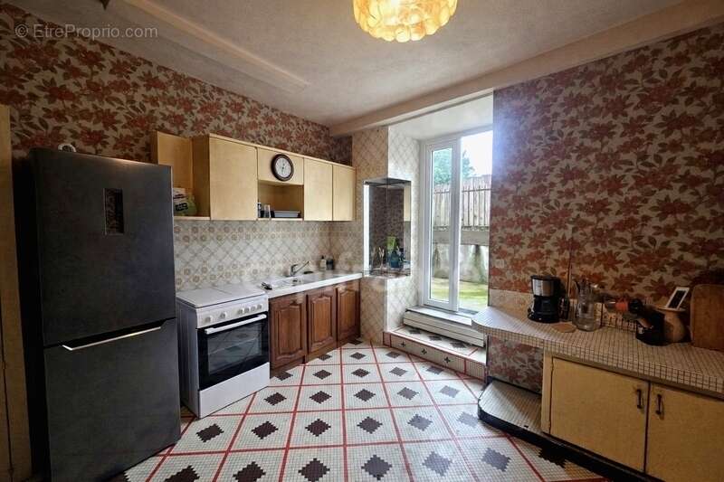 Maison ancienne 6 pièces PARTHENAY (79) - photo 2