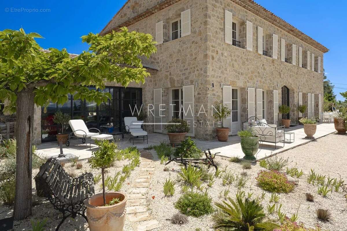 Maison à TOURRETTES