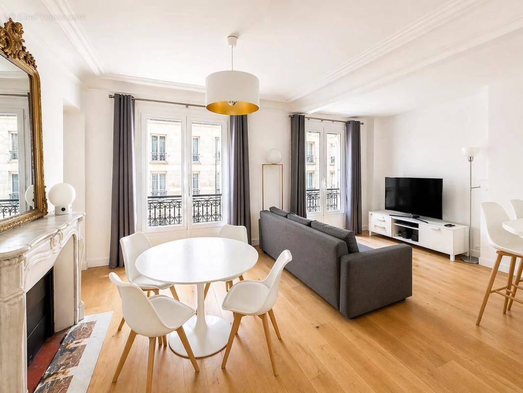 Appartement à PARIS-8E