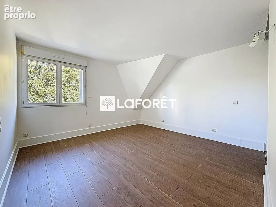 Montreuil la boissiere - maison de 7 pieces sur 185 m² - photo 10