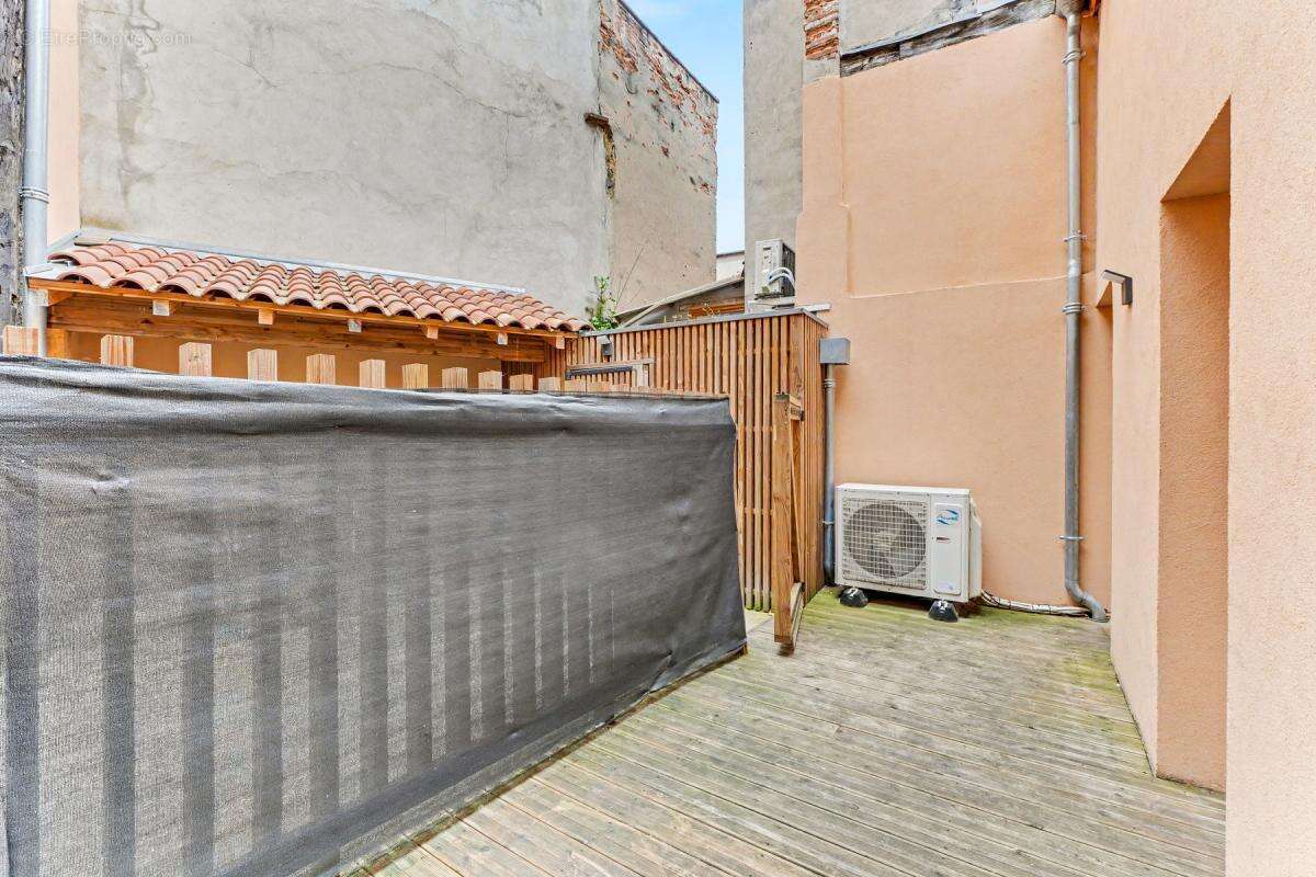 Saint-Sernin – Véritable cocon T3 duplex avec terrasse dans une chartreuse rénovée - photo 5