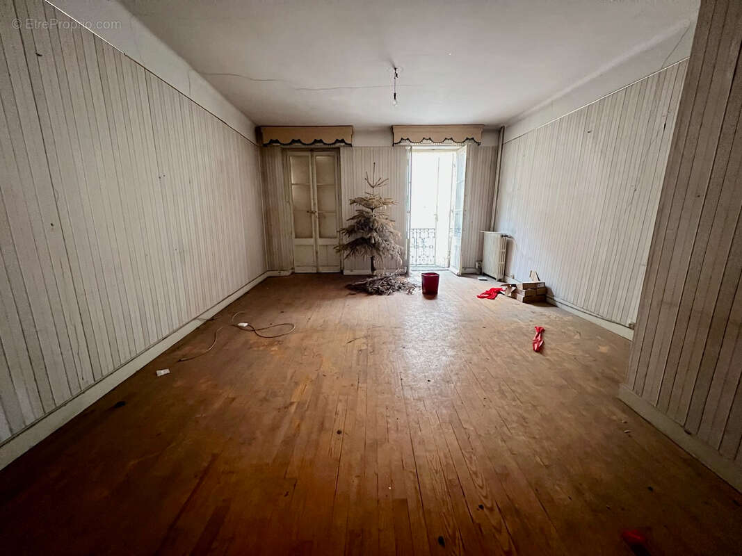 Belle opportunité d'investissement à Villeneuve sur Lot. Immeuble de rapport avec avec local commercial disponible en RDC (magas - photo 11