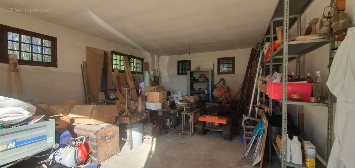 SAINT EULALIE - Belle Maison de 350m2 sur 3000m2 de terrain - photo 9