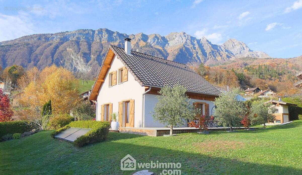 Une maison idéale pour ceux qui recherchent confort et qualité de vie. - Maison à UGINE