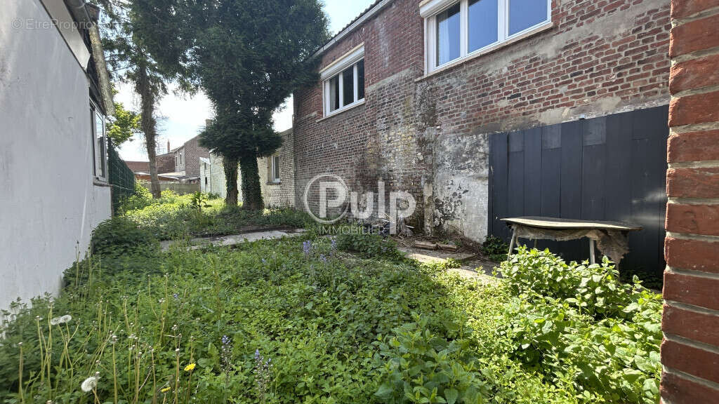 Immeuble de rapport. Maison et commerce - photo 12