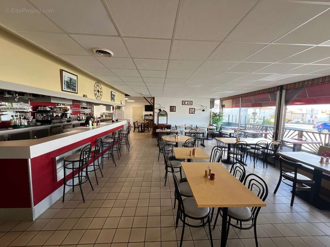 Commerce à SAINT-CHRISTOPHE-DU-BOIS