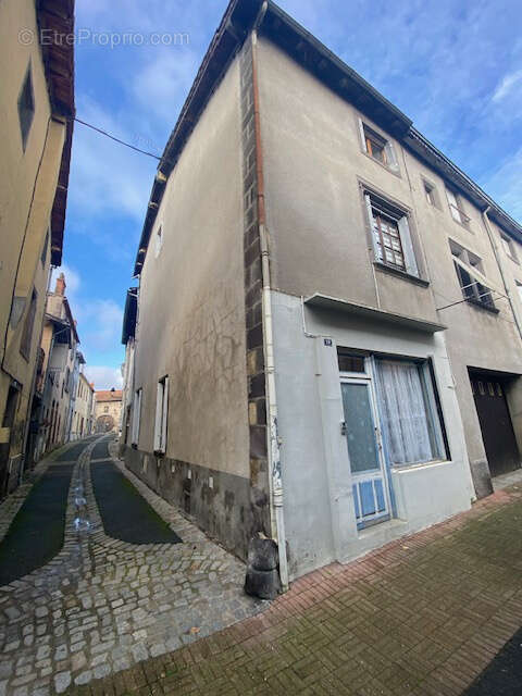 Maison de bourg avec terrasse , garage et possibilité de faire un studio/F1 indépendant - photo 3